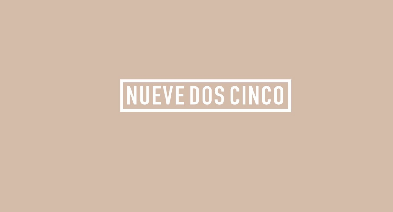 Nueve Dos Cinco logo