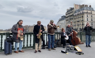 Ruby Hishmeh. "Jazz Band on Pont au Change." Personal photograph, 15 Mar 2025..