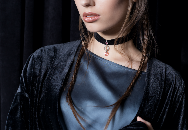 Lee Porto Genbruge Cut-Throat Fashion: Choker Necklaces | Peacock Plume